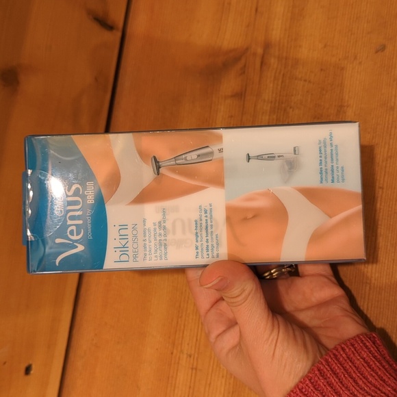Gillette Venus Bikini Trimmer - Picture 3 of 4